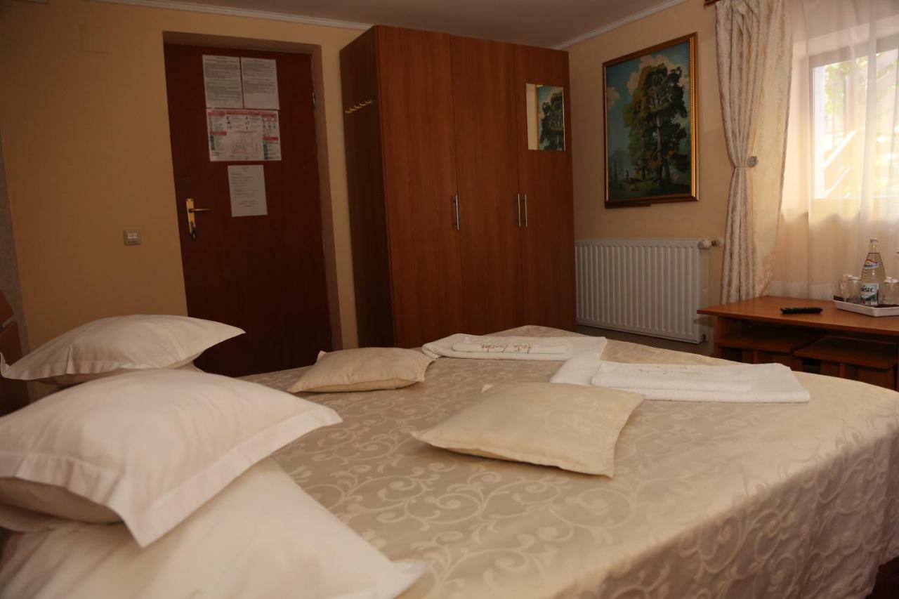 Hotel New Aosta Garden Sinaia Exterior foto
