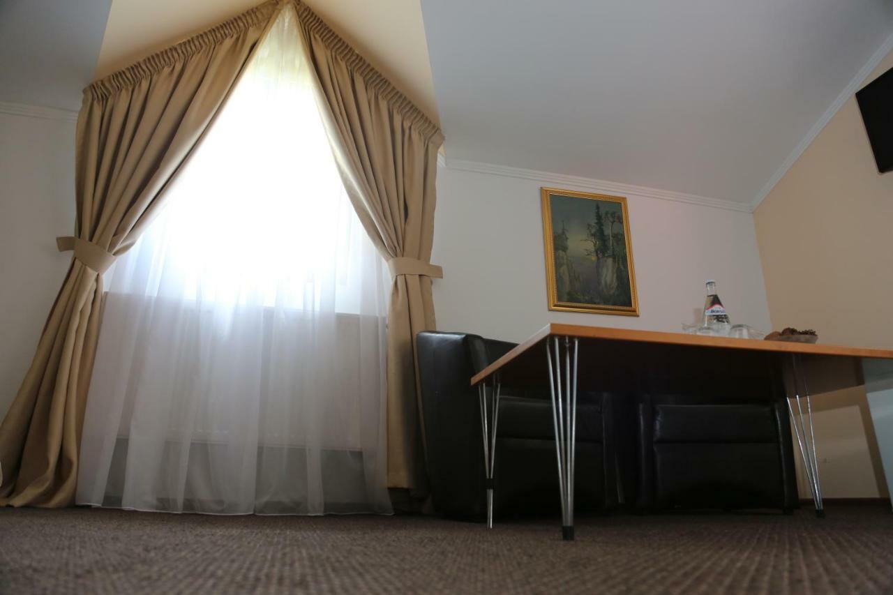 Hotel New Aosta Garden Sinaia Exterior foto