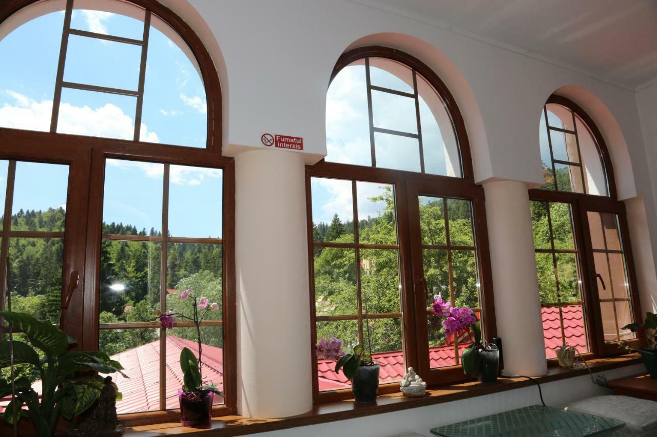 Hotel New Aosta Garden Sinaia Exterior foto